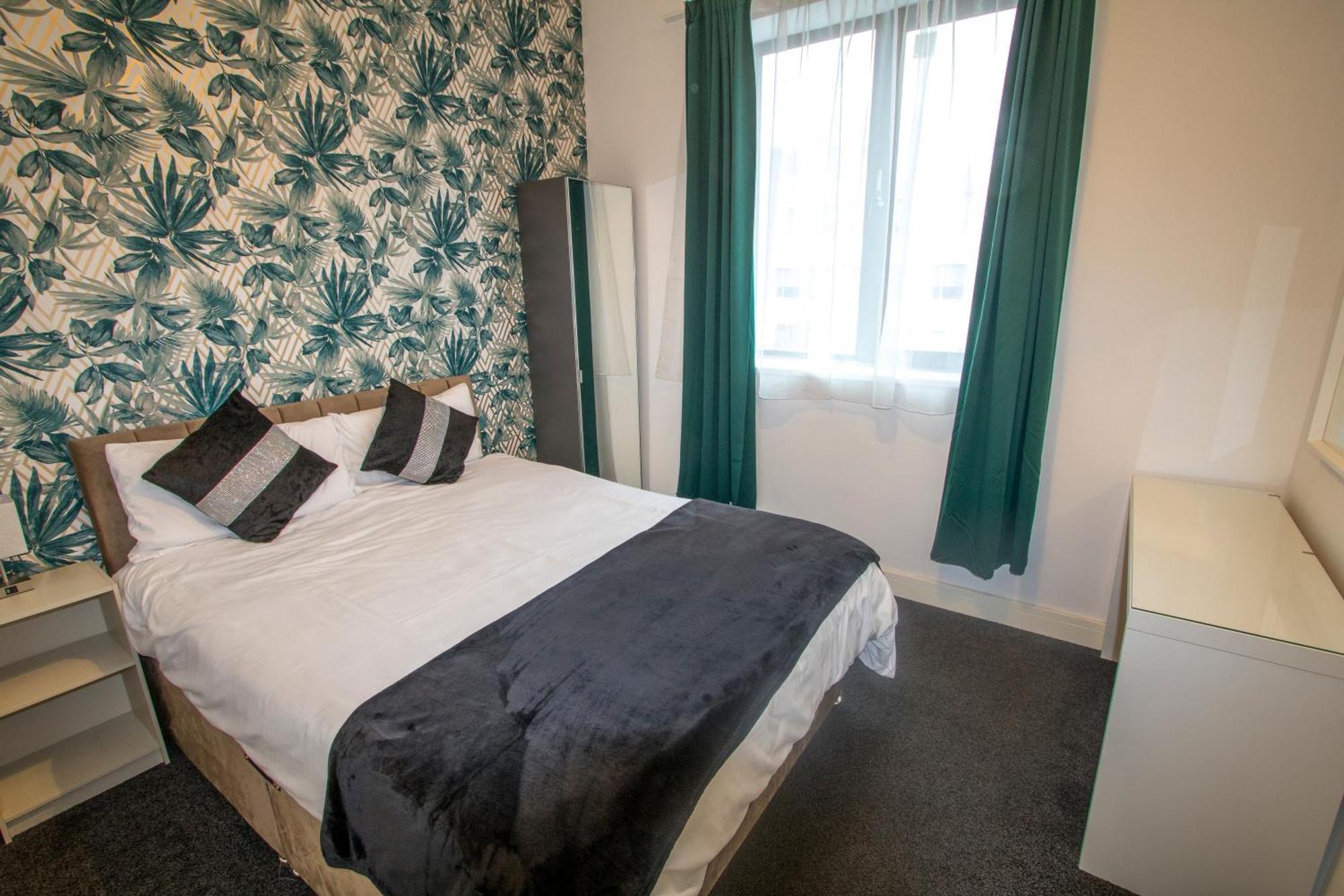 Ideal For Groups - 2 Bedroom Apartment - Free Parking, Transit Links, Close To Stadiums マンチェスター エクステリア 写真