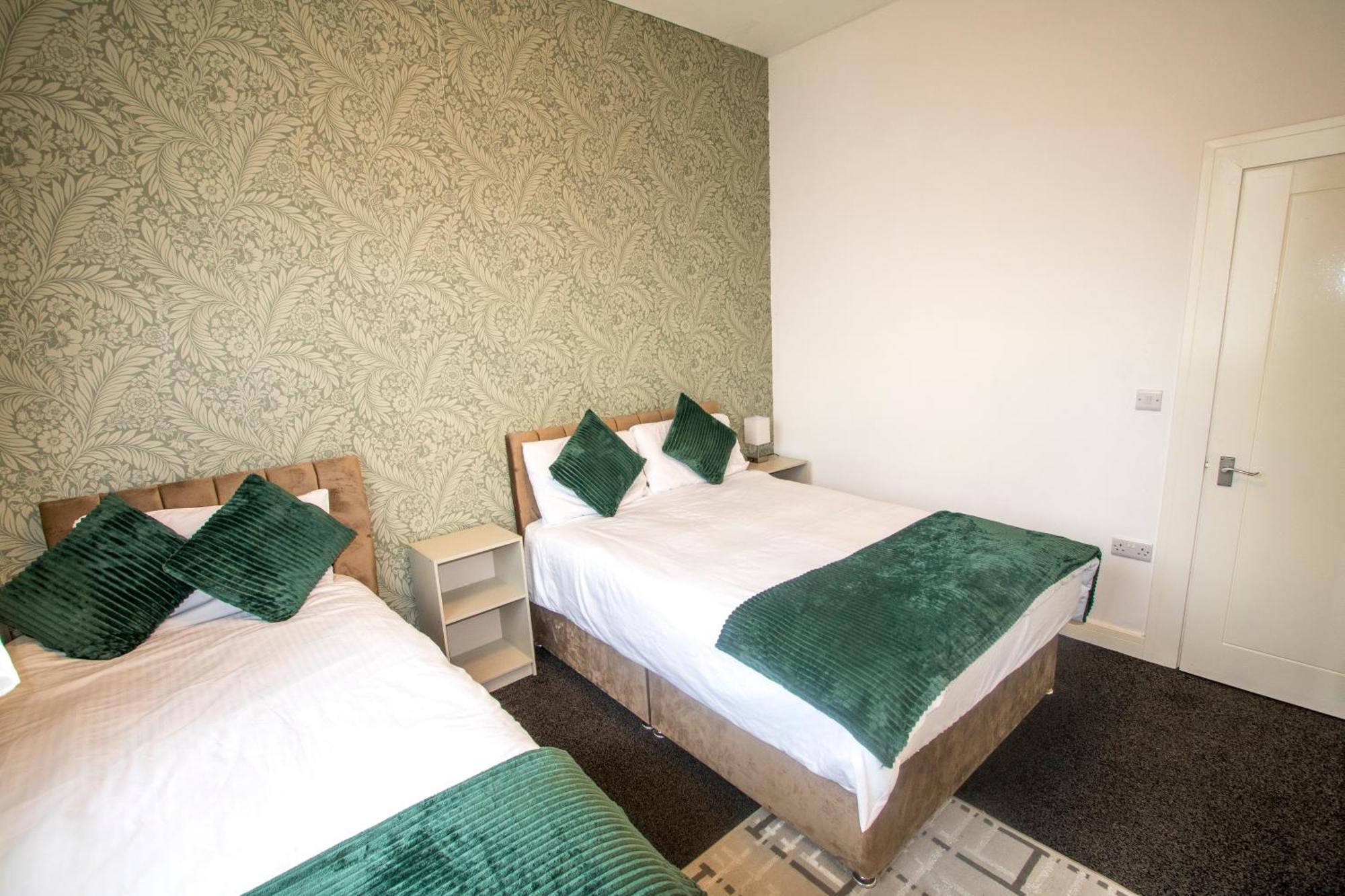Ideal For Groups - 2 Bedroom Apartment - Free Parking, Transit Links, Close To Stadiums マンチェスター エクステリア 写真