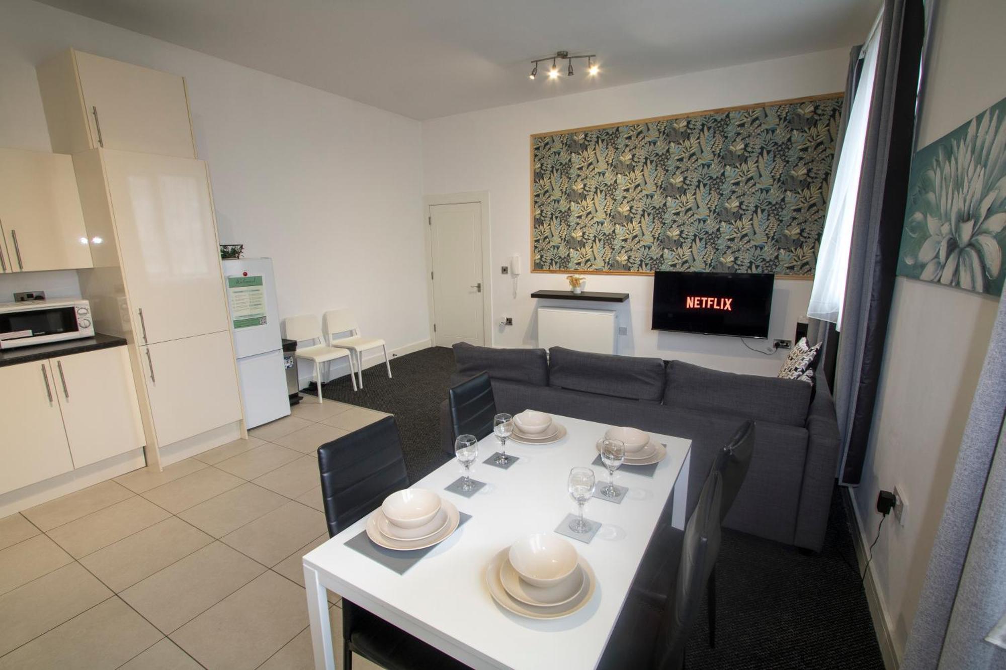 Ideal For Groups - 2 Bedroom Apartment - Free Parking, Transit Links, Close To Stadiums マンチェスター エクステリア 写真